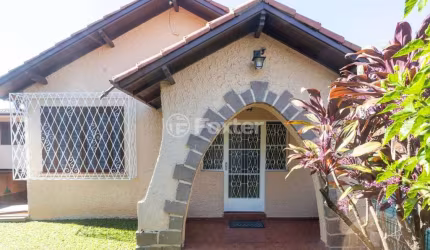 Casa com 5 quartos à venda na Rua General Gomes Carneiro, 1200, Medianeira, Porto Alegre, 420 m2 por R$ 840.000