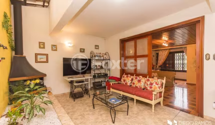 Casa com 3 quartos à venda na Rua Bispo Sardinha, 95, Vila Ipiranga, Porto Alegre, 265 m2 por R$ 750.000