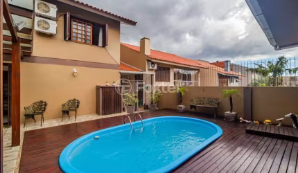Casa com 4 quartos à venda na Rua Ari Peixoto Martins, 190, Espírito Santo, Porto Alegre, 258 m2 por R$ 780.000