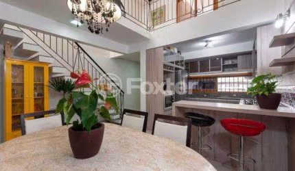 Casa com 3 quartos à venda na Rua Dário Cardoso, 138, Espírito Santo, Porto Alegre, 204 m2 por R$ 799.000