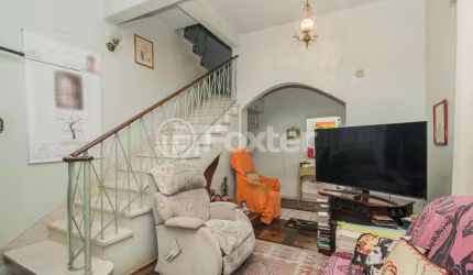 Casa com 5 quartos à venda na Avenida Clemenciano Barnasque, 519, Teresópolis, Porto Alegre, 195 m2 por R$ 598.000