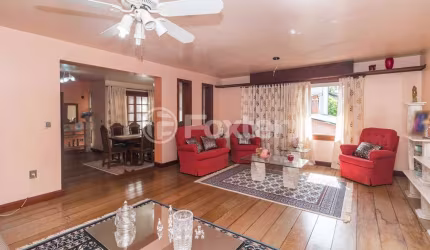 Casa com 2 quartos à venda na Rua Teixeira de Freitas, 911, Santo Antônio, Porto Alegre, 345 m2 por R$ 1.035.000