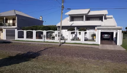 Casa com 3 quartos à venda na Rua das Petúnias, 3723, Capão Novo, Capão da Canoa, 290 m2 por R$ 807.500