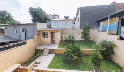 Casa com 3 quartos à venda na Avenida Ipê, 298, Vila Jardim, Porto Alegre, 192 m2 por R$ 855.000