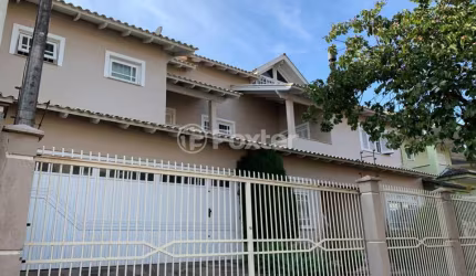 Casa com 3 quartos à venda na Rua Lagoa do Peixe, 150, Sarandi, Porto Alegre, 352 m2 por R$ 1.390.000