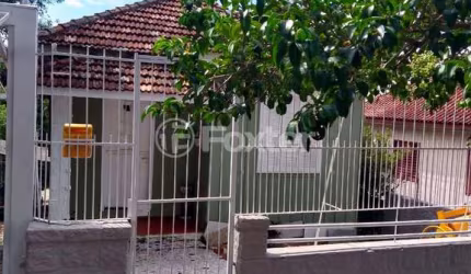 Casa com 3 quartos à venda na Rua Padre João Batista Reus, 2932, Cavalhada, Porto Alegre, 90 m2 por R$ 300.000