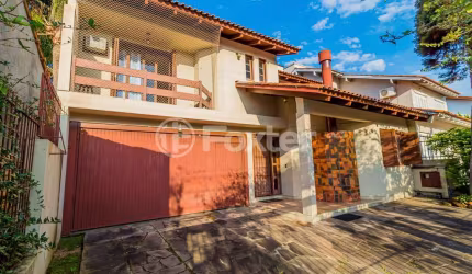 Casa com 3 quartos à venda na Rua Adão Pinheiro da Silva, 315, Aberta dos Morros, Porto Alegre, 250 m2 por R$ 808.973