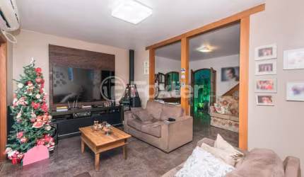 Casa com 3 quartos à venda na Rua Veríssimo Rosa, 102, Partenon, Porto Alegre, 151 m2 por R$ 1.050.000