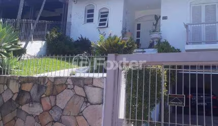 Casa com 5 quartos à venda na Rua Araponga, 174, Chácara das Pedras, Porto Alegre, 308 m2 por R$ 1.590.000