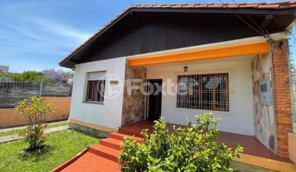 Casa com 3 quartos à venda na Rua Doutor Mário Totta, 1325, Tristeza, Porto Alegre, 254 m2 por R$ 950.000