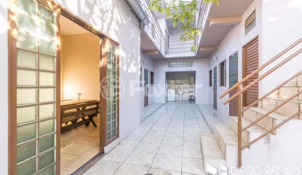 Casa comercial com 1 sala à venda na Rua dos Burgueses, 141, Partenon, Porto Alegre, 180 m2 por R$ 684.000