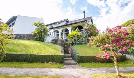 Casa com 3 quartos à venda na Rua Guato, 131, Vila Assunção, Porto Alegre, 454 m2 por R$ 2.700.000