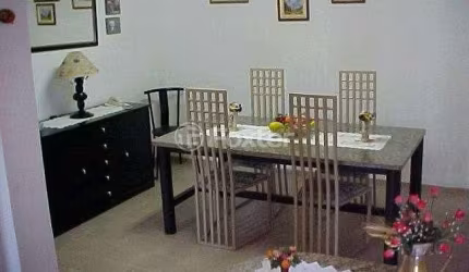 Casa com 3 quartos à venda na Rua Martins de Lima, 1590, Vila São José, Porto Alegre, 236 m2 por R$ 480.000