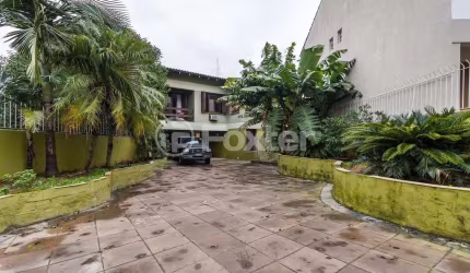 Casa comercial com 6 salas à venda na Rua Estácio de Sá, 76, Chácara das Pedras, Porto Alegre, 409 m2 por R$ 2.150.000