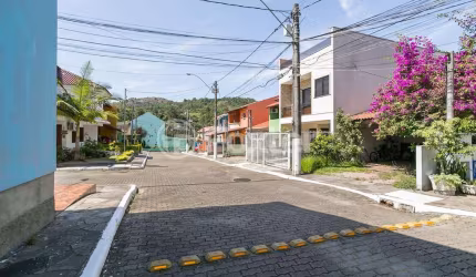 Terreno em condomínio fechado à venda na Rua Alcebíades Ribeiro, 65, Aberta dos Morros, Porto Alegre, 126 m2 por R$ 129.000