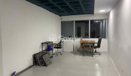Sala comercial com 1 sala à venda na Avenida Teixeira Mendes, 22, Chácara das Pedras, Porto Alegre, 32 m2 por R$ 138.000