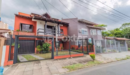 Casa com 3 quartos à venda na Travessa Kuluene, 319, Coronel Aparício Borges, Porto Alegre, 254 m2 por R$ 856.472