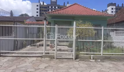 Casa com 3 quartos à venda na Rua Doutor Barcelos, 2099, Tristeza, Porto Alegre, 328 m2 por R$ 1.100.000