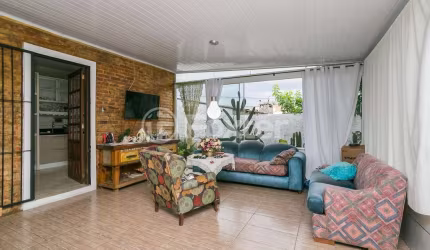 Casa com 3 quartos à venda na Rua Odilson Rodrigues Barboza, 190, Aberta dos Morros, Porto Alegre, 220 m2 por R$ 490.000