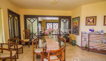 Casa com 5 quartos à venda na Avenida Coronel Marcos, 96, Pedra Redonda, Porto Alegre, 600 m2 por R$ 2.400.000