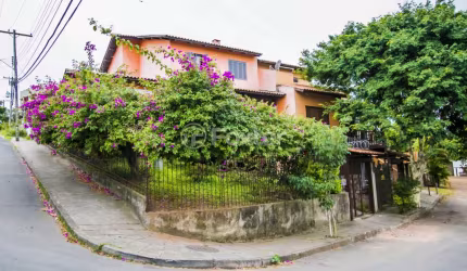 Casa com 5 quartos à venda na Rua Ângelo Passuelo, 79, Vila Nova, Porto Alegre, 215 m2 por R$ 650.000