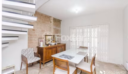 Casa comercial com 2 salas à venda na Rua Matias José Bins, 410, Três Figueiras, Porto Alegre, 224 m2 por R$ 1.900.000
