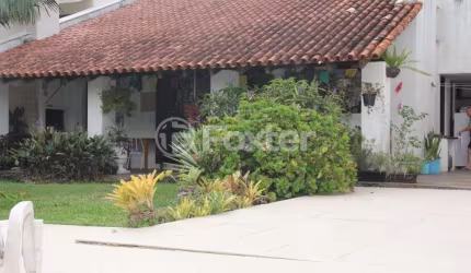 Casa com 5 quartos à venda na Avenida Monte Cristo, 436, Vila Nova, Porto Alegre, 390 m2 por R$ 990.000