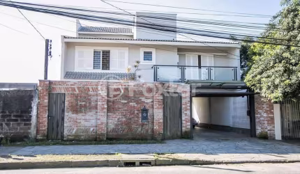 Casa com 6 quartos à venda na Rua Arapei, 228, Cristal, Porto Alegre, 500 m2 por R$ 1.200.000