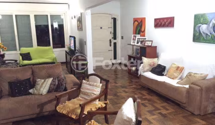 Casa com 3 quartos à venda na Rua Alfredo Silveira Dias, 223, Nonoai, Porto Alegre, 315 m2 por R$ 850.000