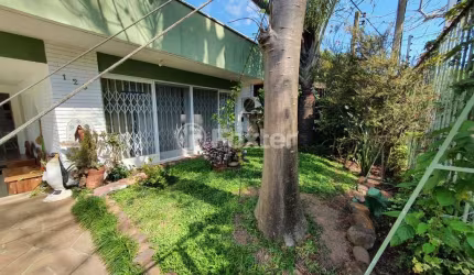 Casa com 5 quartos à venda na Rua Araponga, 125, Três Figueiras, Porto Alegre, 247 m2 por R$ 1.650.000