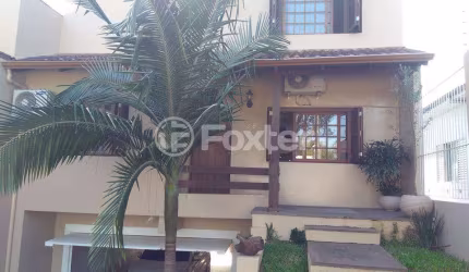 Casa com 4 quartos à venda na Rua Alfredo Varela, 288, Teresópolis, Porto Alegre, 238 m2 por R$ 1.100.000