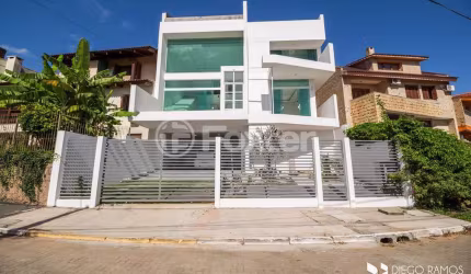 Casa em condomínio fechado com 3 quartos à venda na Rua Alcebíades Antônio dos Santos, 605, Nonoai, Porto Alegre, 311 m2 por R$ 1.605.500