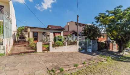 Casa com 3 quartos à venda na Rua Saudável, 168, Medianeira, Porto Alegre, 120 m2 por R$ 650.000