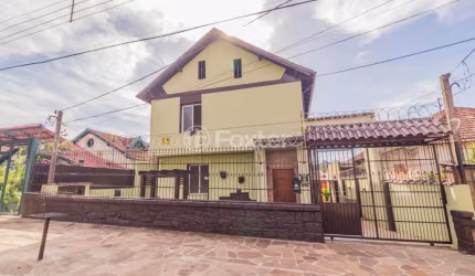 Casa com 9 quartos à venda na Rua Oscar Tollens, 249, Santa Tereza, Porto Alegre, 334 m2 por R$ 680.000