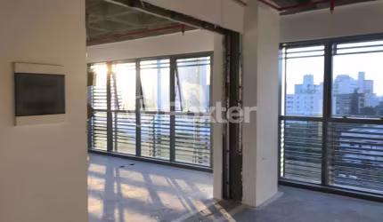 Sala comercial com 1 sala à venda na Rua Vinte e Quatro de Outubro, 1440, Auxiliadora, Porto Alegre, 46 m2 por R$ 1.060.000