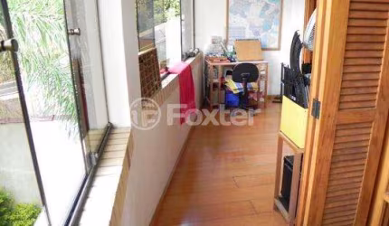 Casa com 3 quartos à venda na Rua Breno Martins, 116, Campo Novo, Porto Alegre, 253 m2 por R$ 550.000