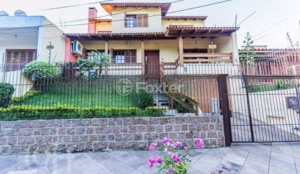 Casa com 4 quartos à venda na Rua Professor Bertrand Russel, 158, Vila Ipiranga, Porto Alegre, 380 m2 por R$ 1.470.000