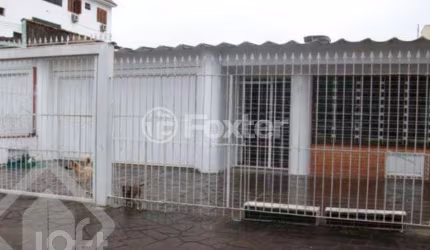 Casa com 4 quartos à venda na Avenida Bispo João Scalabrini, 35, Jardim Itu Sabará, Porto Alegre, 400 m2 por R$ 750.000