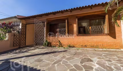 Casa com 4 quartos à venda na Praça Frederico Ozanam, 76, Vila Ipiranga, Porto Alegre, 144 m2 por R$ 850.000