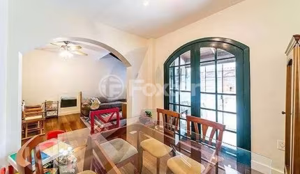 Casa com 3 quartos à venda na Rua Bernardo Pires, 474, Santana, Porto Alegre, 289 m2 por R$ 945.000