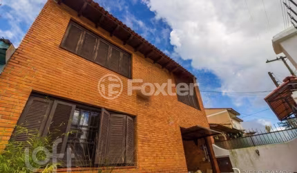 Casa com 4 quartos à venda na Rua Breno Arruda, 105, Santa Maria Goretti, Porto Alegre, 250 m2 por R$ 690.000