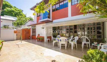 Casa com 4 quartos à venda na Avenida Arnaldo Bohrer, 138, Teresópolis, Porto Alegre, 343 m2 por R$ 770.000