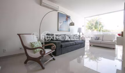 Casa com 2 quartos à venda na Rua Gustavo Schmidt, 592, Três Figueiras, Porto Alegre, 305 m2 por R$ 2.400.000