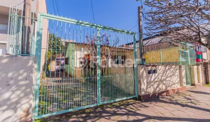 Casa com 4 quartos à venda na Avenida General Emílio Lúcio Esteves, 334, Santa Maria Goretti, Porto Alegre, 189 m2 por R$ 750.000