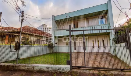 Casa comercial com 2 salas à venda na Rua Fagundes Varela, 83, Santo Antônio, Porto Alegre, 300 m2 por R$ 750.000