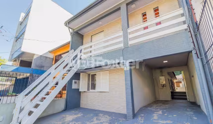 Casa comercial com 3 salas à venda na Rua Damasco, 46, Azenha, Porto Alegre, 205 m2 por R$ 912.000