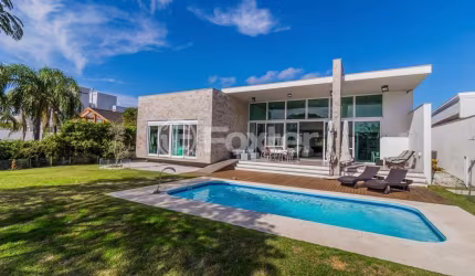 Casa em condomínio fechado com 4 quartos à venda na Avenida Juca Batista, 8000, Chapéu do Sol, Porto Alegre, 421 m2 por R$ 3.200.000