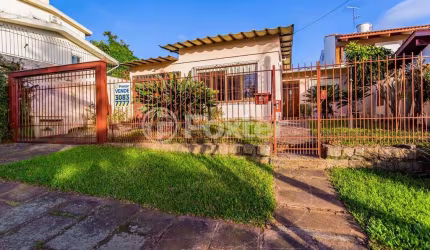 Casa com 3 quartos à venda na Rua Licínio Cardoso, 51, Chácara das Pedras, Porto Alegre, 181 m2 por R$ 790.000