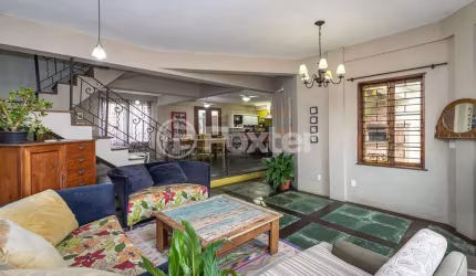 Casa com 3 quartos à venda na Rua Álvaro Nicofé, 195, Vila Jardim, Porto Alegre, 270 m2 por R$ 890.000