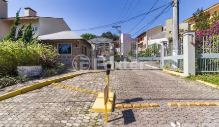 Casa com 2 quartos à venda na Rua Adriano Pereira da Silva, 311, Vila Nova, Porto Alegre, 198 m2 por R$ 580.000